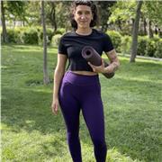 Profesora de Vinyasa y Hatha Yoga. Todos los niveles bienvenidos :)